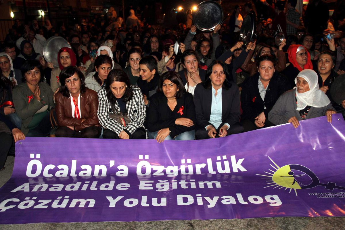 BDP\'li Kadınlardan, Tencereli Tabaklı Protesto