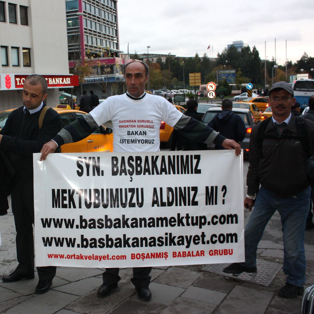 \'Boşanmış Babalar\'dan Aile Bakanlığı Önünde Eylem