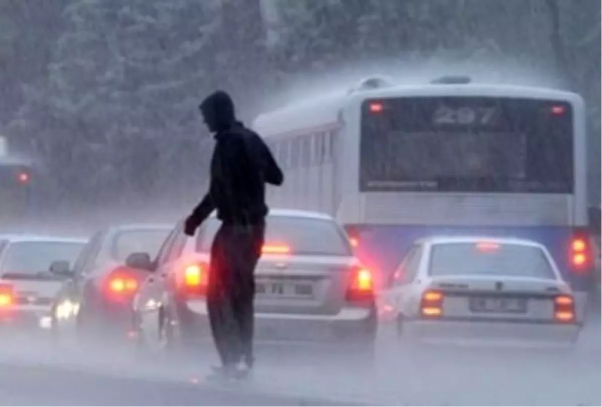 Fırtına En Çok Balıkesir\'de, Hortum İse Antalya\'da Görülüyor