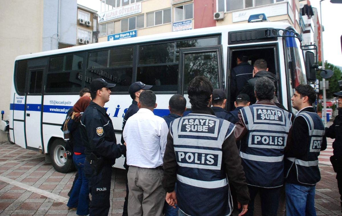 Fuhuş Çetesinden 12 Kişi Tutuklandı