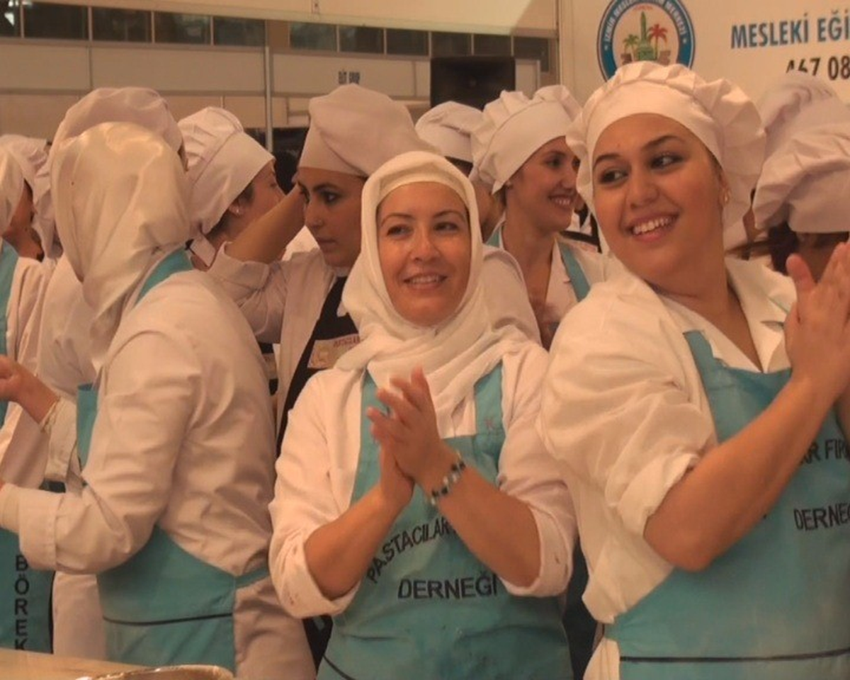 Gangnam Style Şarkısıyla Pastacılar Coştu