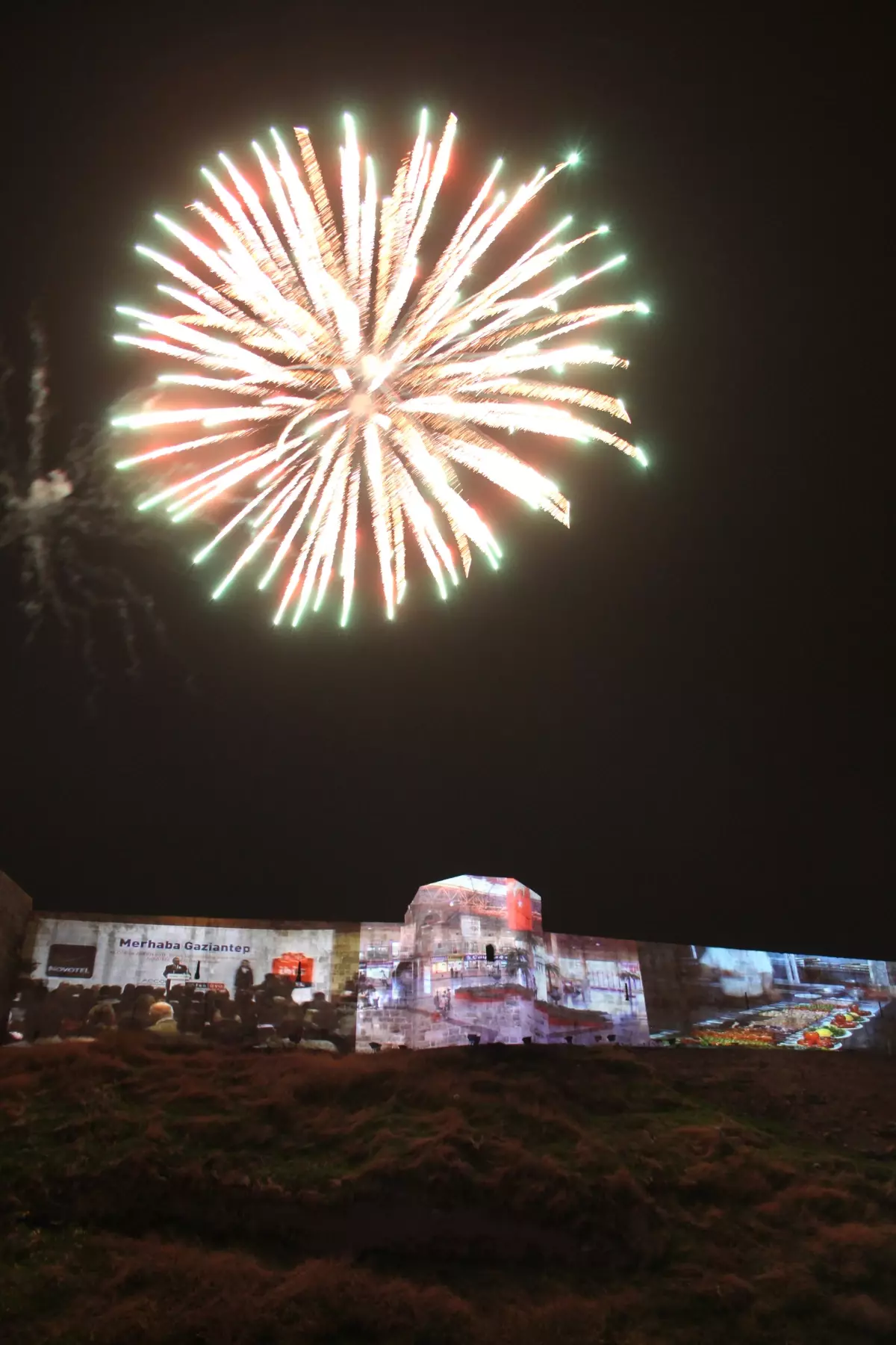 Gaziantep Kalesi\'nde Işık Gösterileri