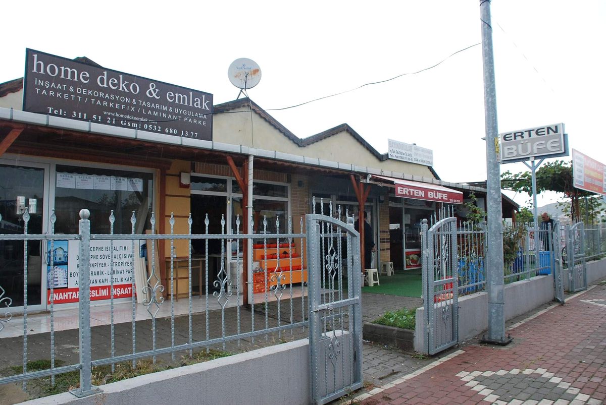 Hırsızlar Beş İşyeri ile Bir Okul Soydu