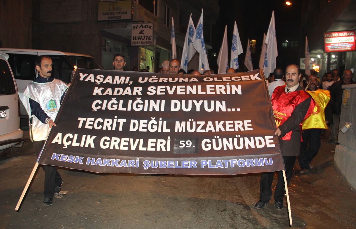 Kesk\'ten Açlık Grevine Meşaleli Destek