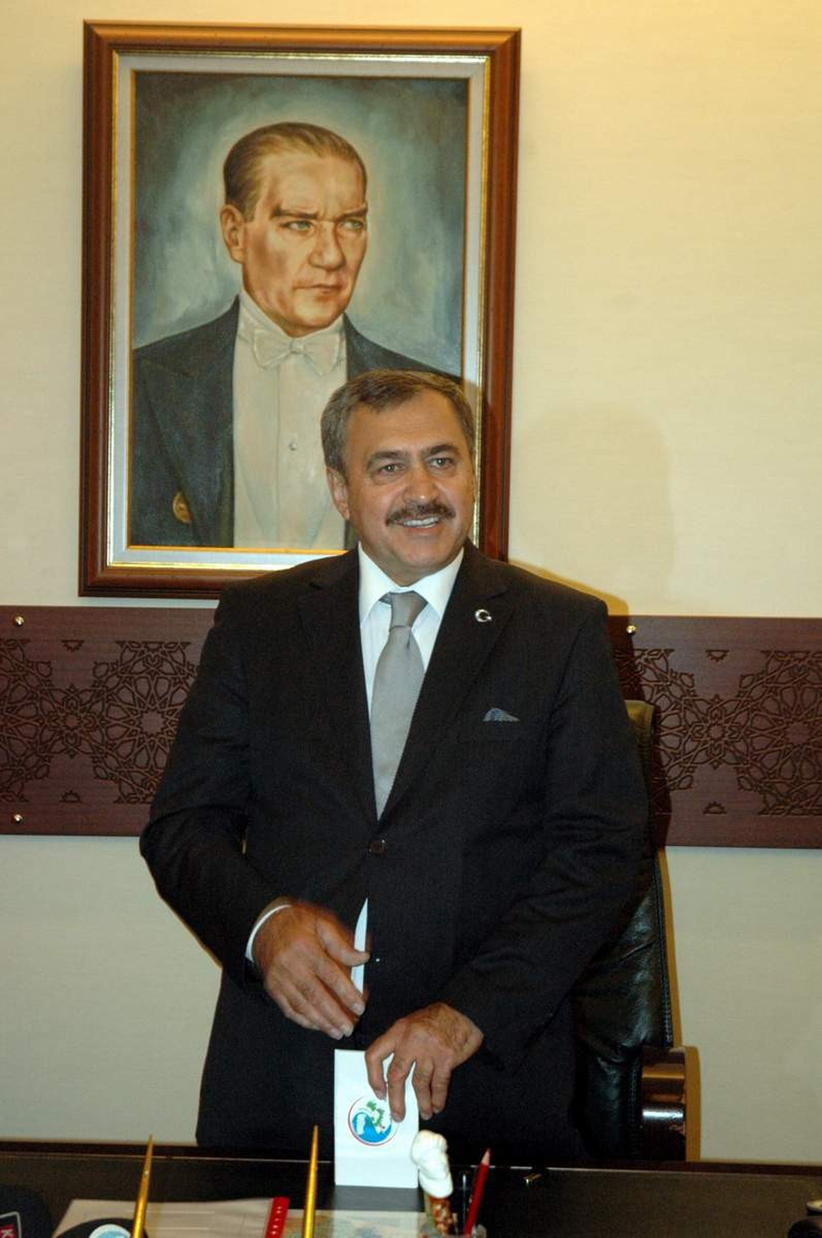 Orman ve Su İşleri Bakanı Veysel Eroğlu Vali Koçdemir\'i Ziyaret Etti