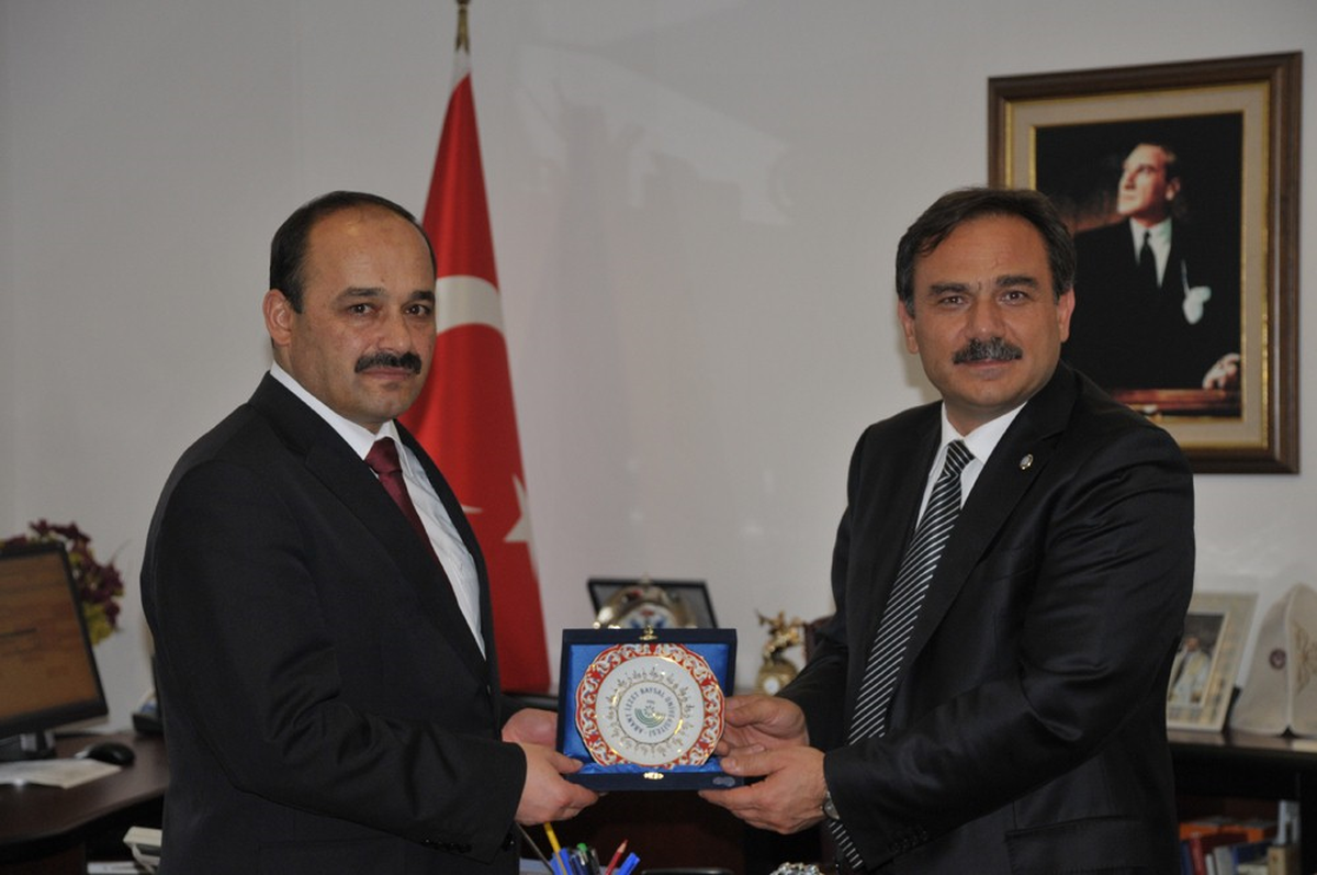 Rektör Aydın, Sempozyuma Katıldı