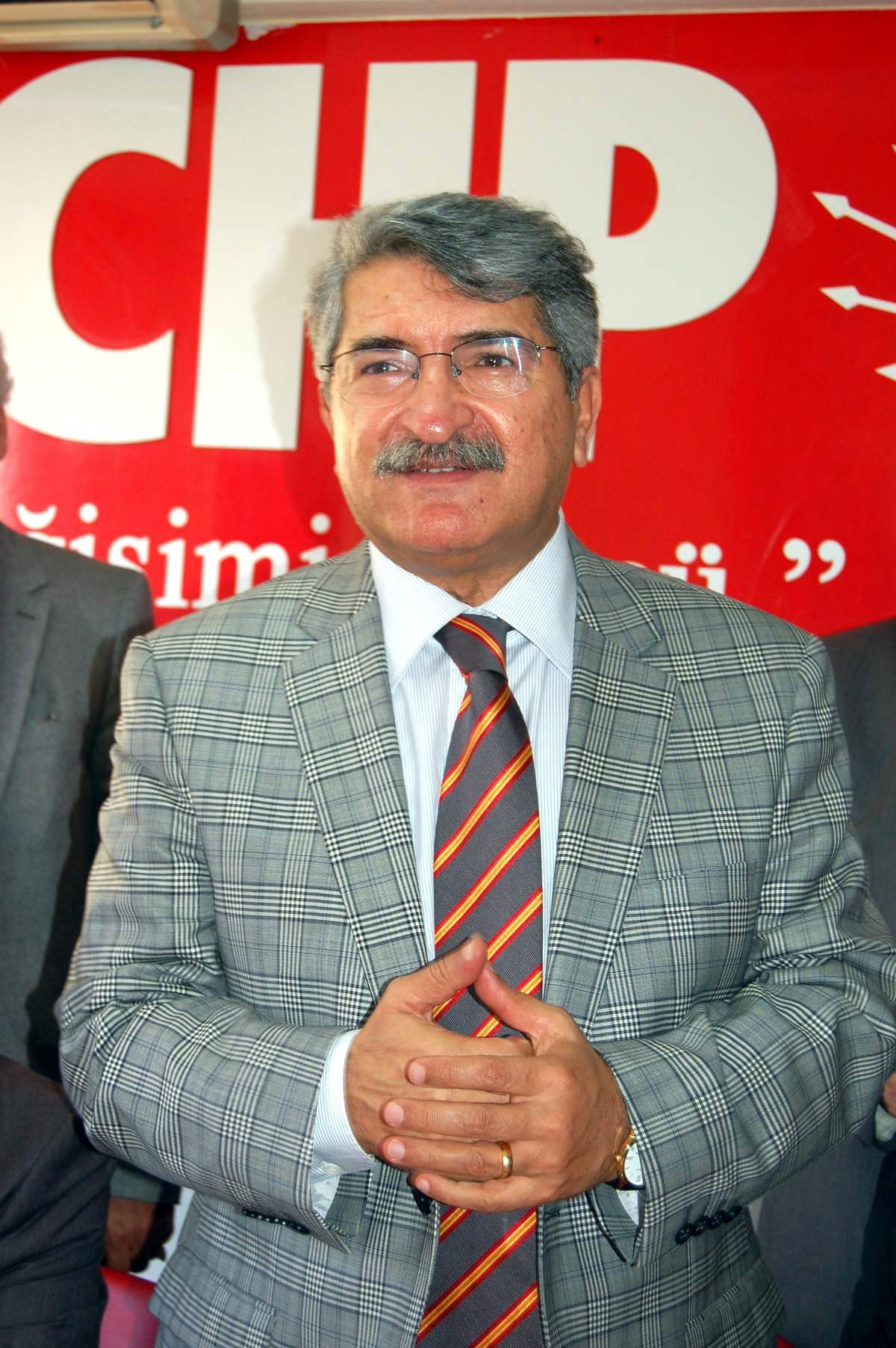 Sağlar: "İktidar Partisi, Fenerbahçe\'yi Bile Alex ile Bölmeye Çalışıyor"