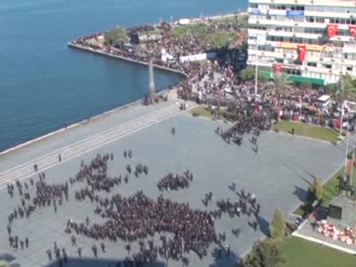 2 Bin 400 Gönüllüyle Atatürk Portresi