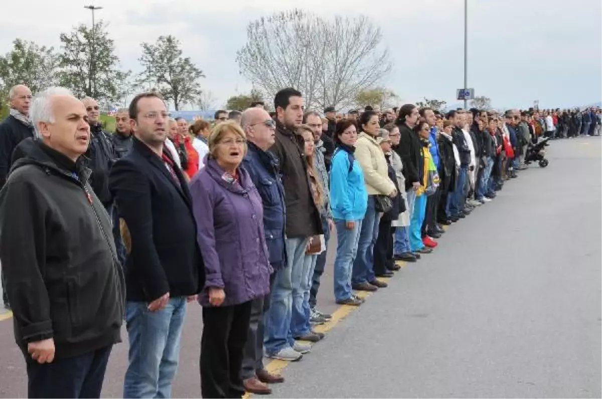 7 Kilometrelik Ata\'ya Saygı Zinciri