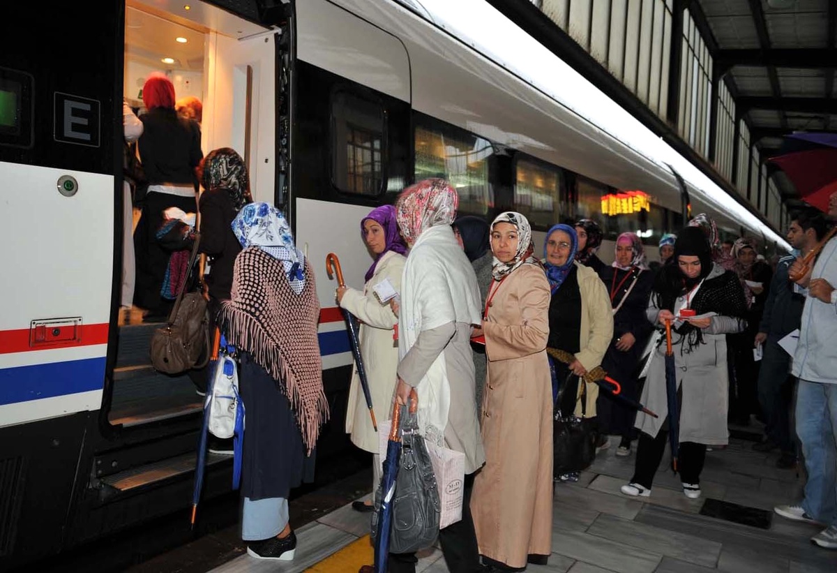 Altındağlı Kadınlardan Hızlı Tren ile Konya Çıkarması