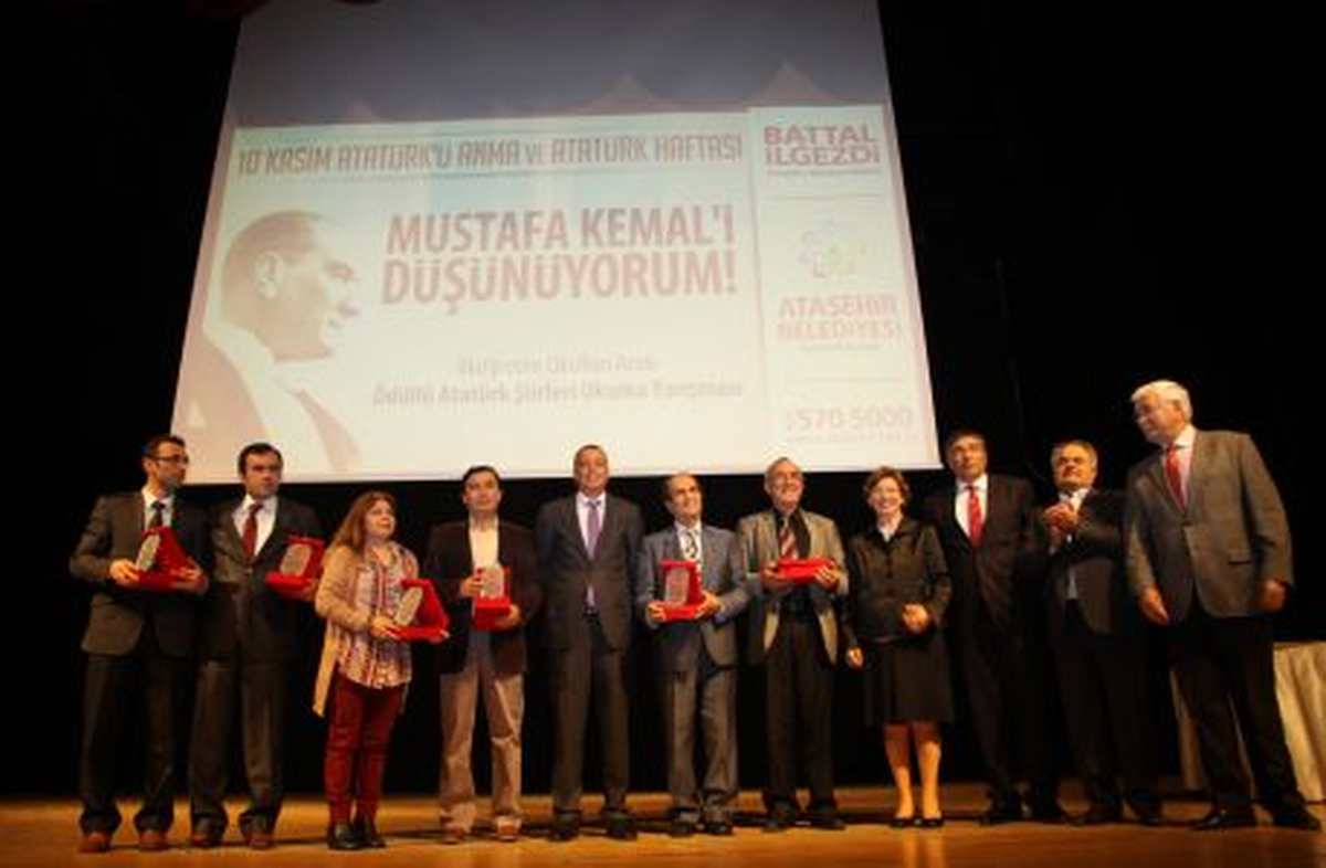 Ataşehirli Çocuklar, Ataya Sevgilerini Şiirlerle Anlattı