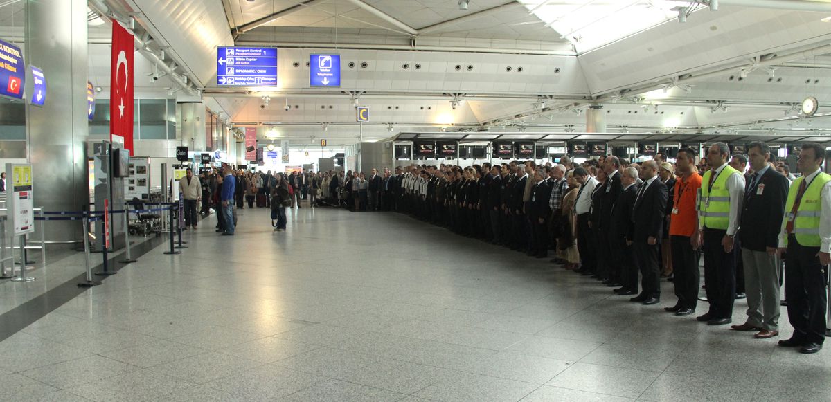Atatürk Havalimanı\'nda Hayat Durdu