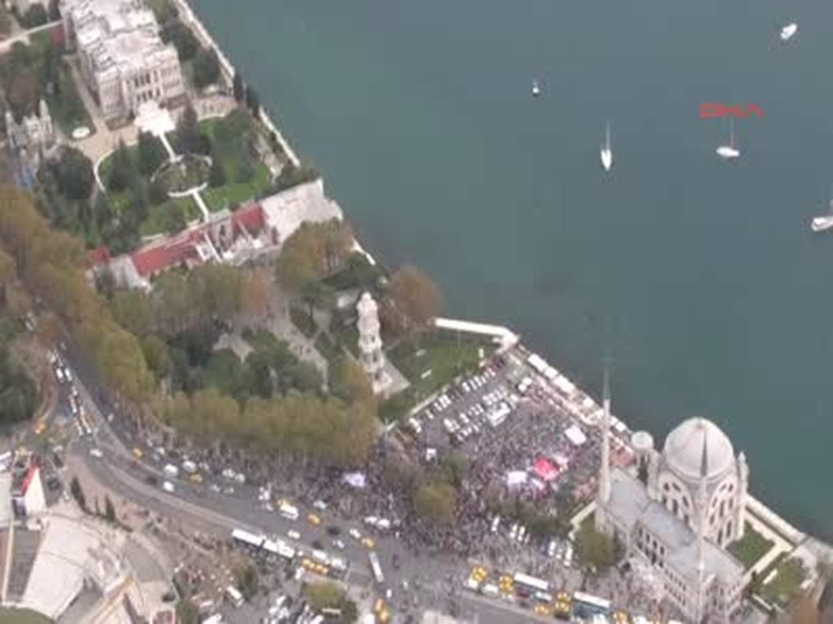 Atatürk Ölümünün 74. Yıldönümünde Dolmabahçe\'de Anıldı