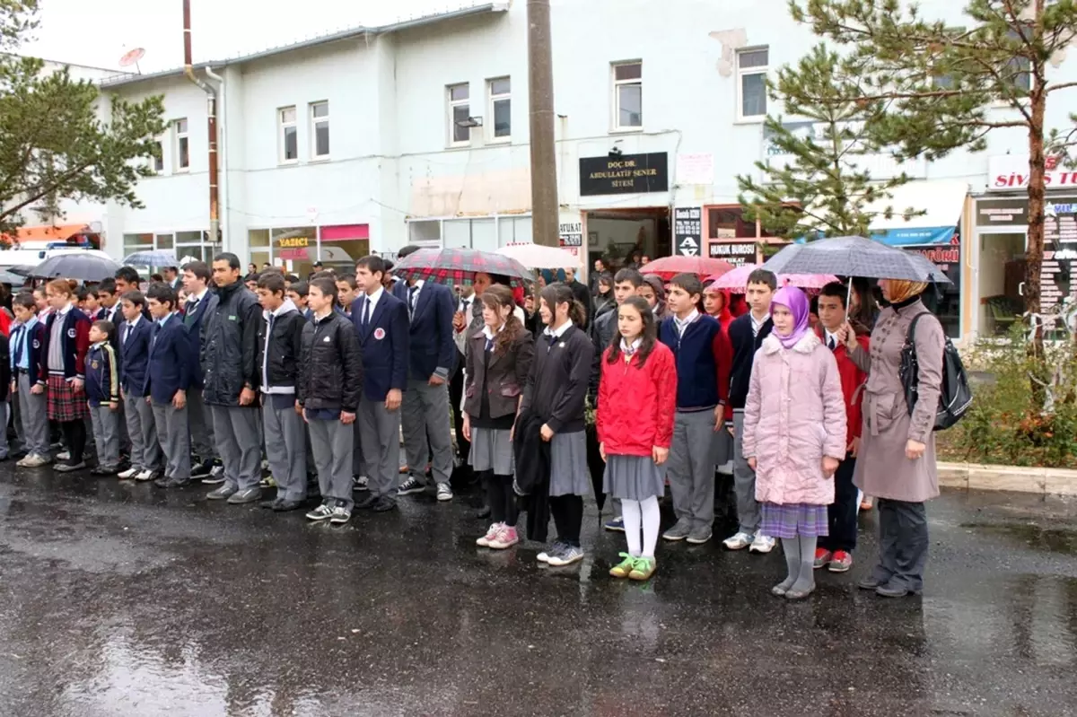 Atatürk Saygıyla Anıldı