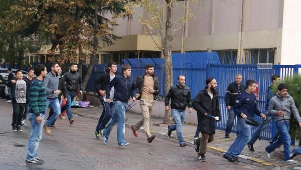 Bahçelievler\'de Olaylı Maça Polis Müdahalesi