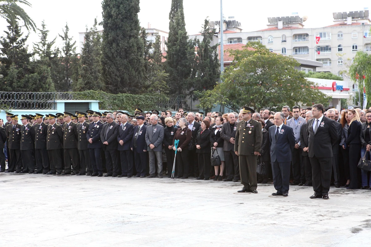 Bornova\'da Atatürk Törenle Anıldı