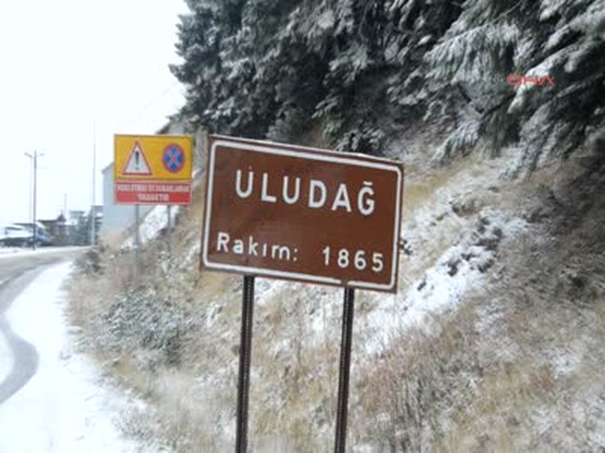 Bursa Uludağ'da Kar Kalınlığı 10 Santimetreye Ulaştı