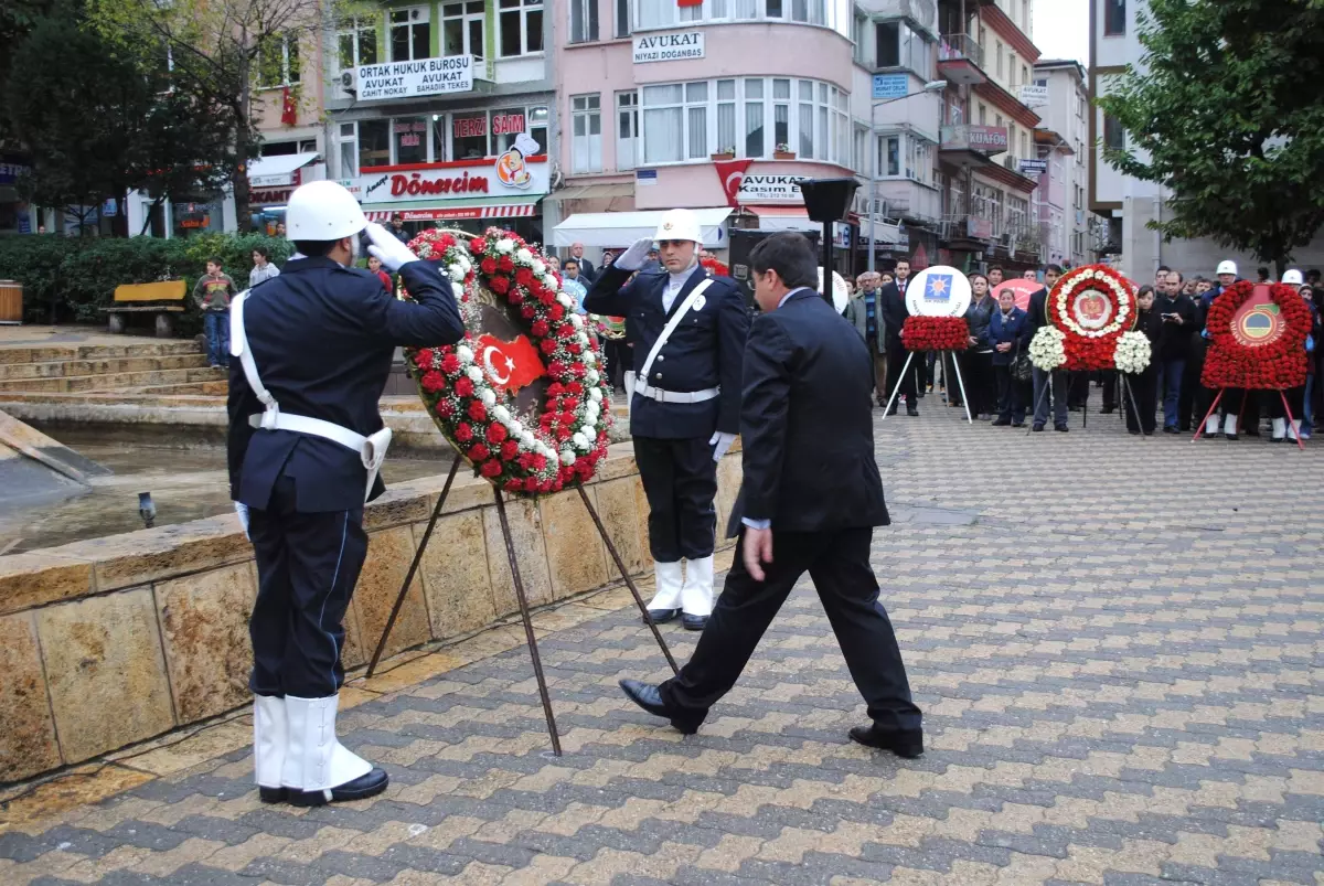 Büyük Önder Atatürk\'ü Anıyoruz