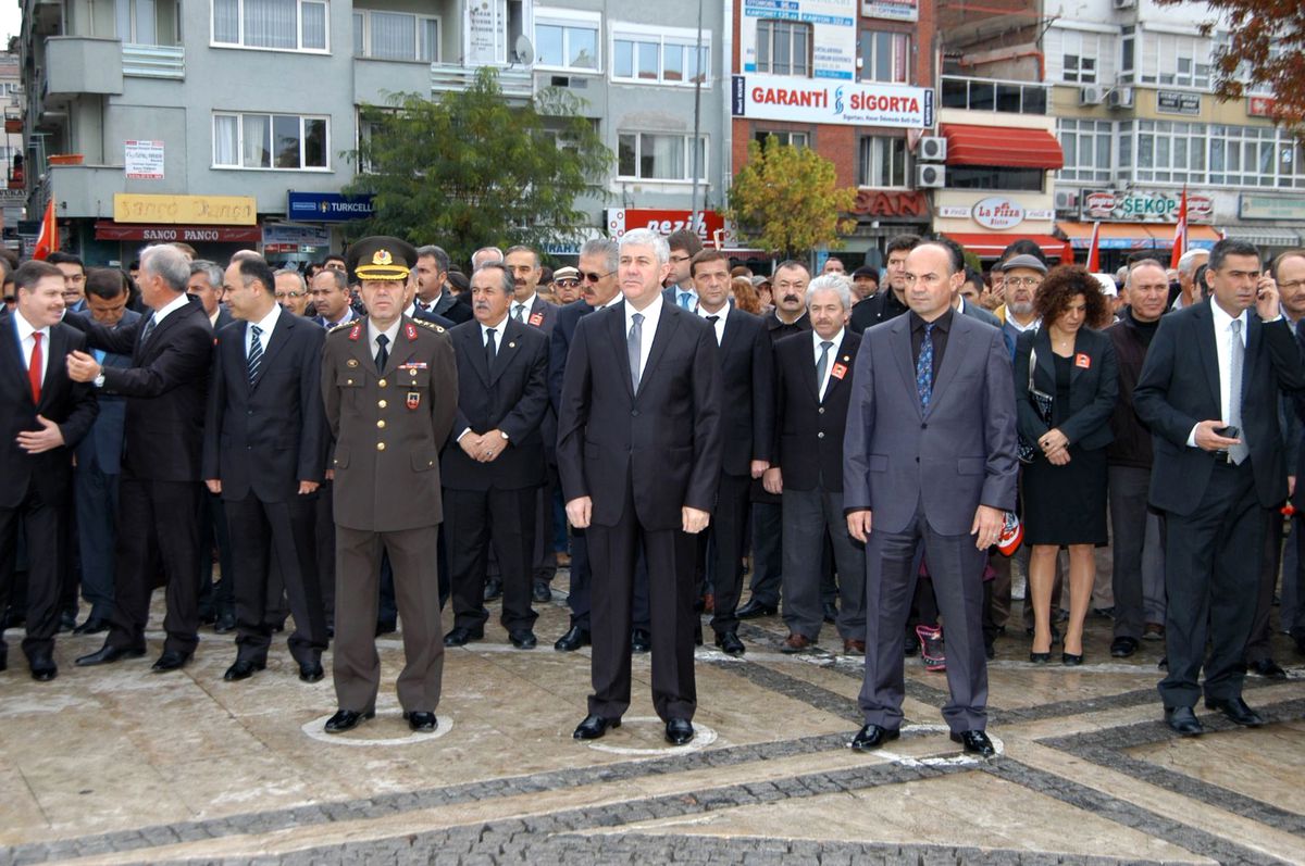 Büyük Önder Atatürk\'ü Anıyoruz