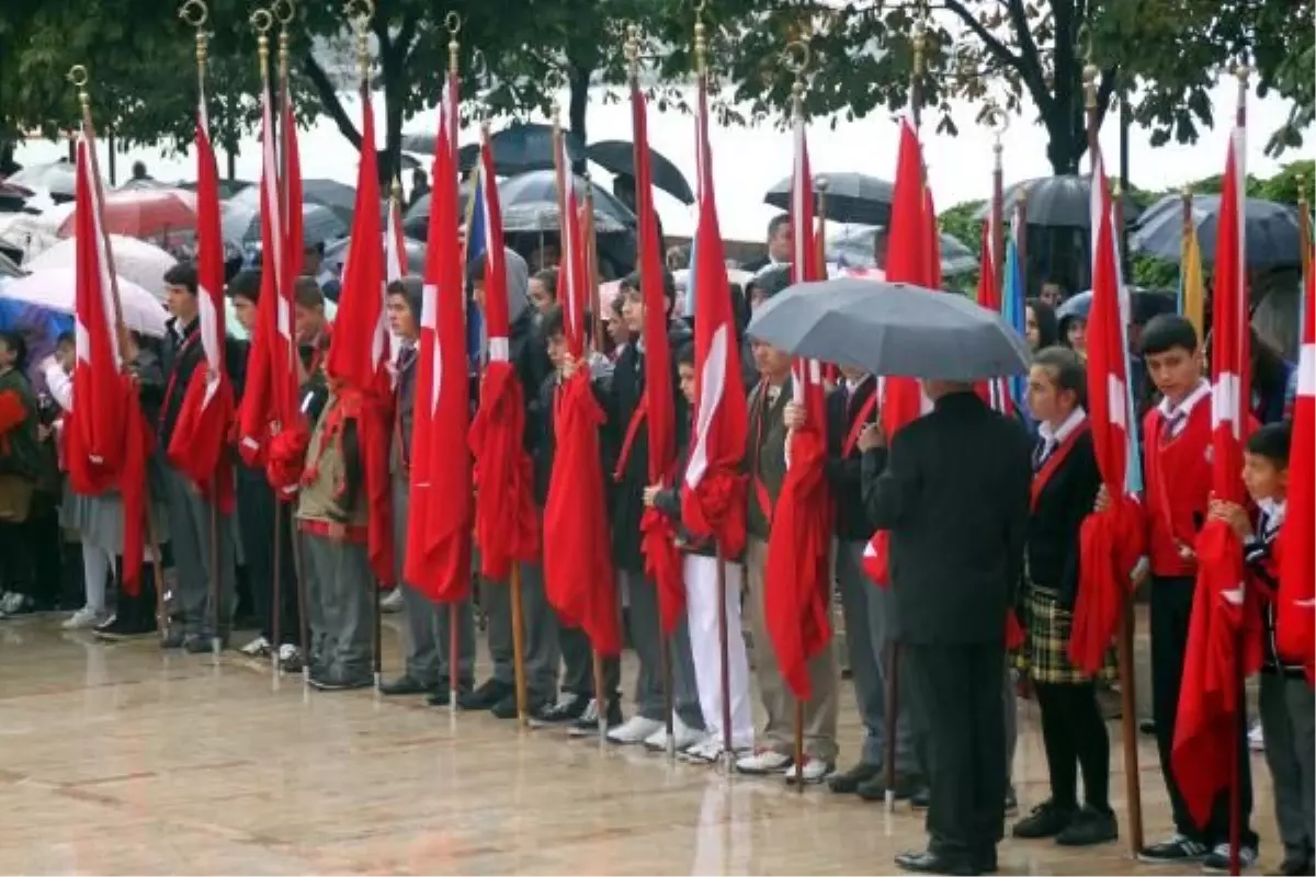 Büyük Önder Atatürk\'ü Anıyoruz