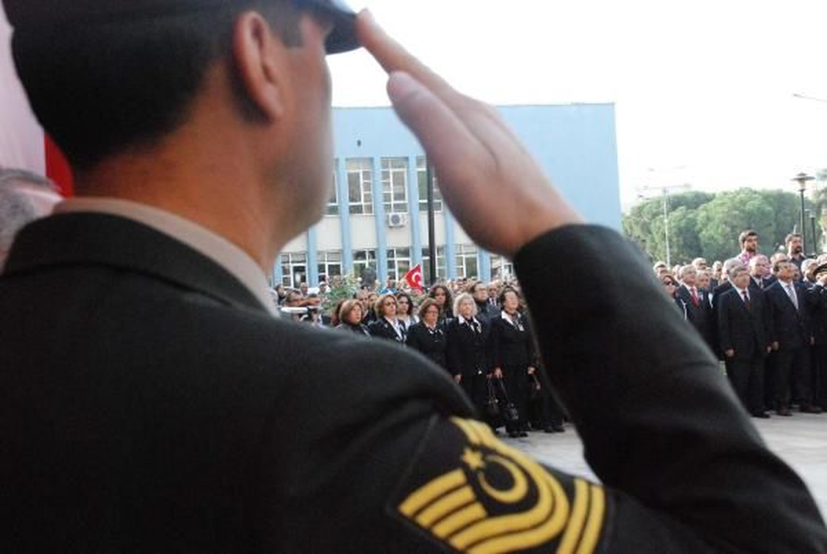 Büyük Önder Atatürk\'ü Anıyoruz