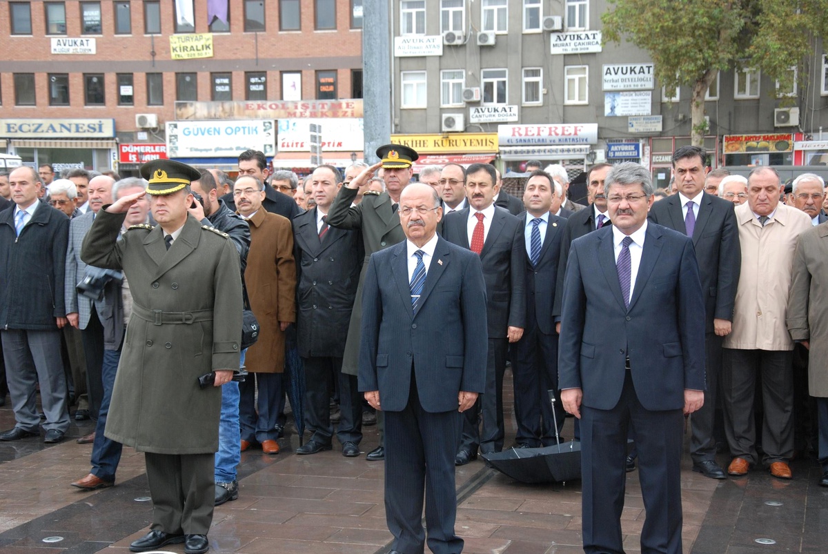 Büyük Önder Atatürk\'ü Ölümünün 74\'cü Yılında Anıldı