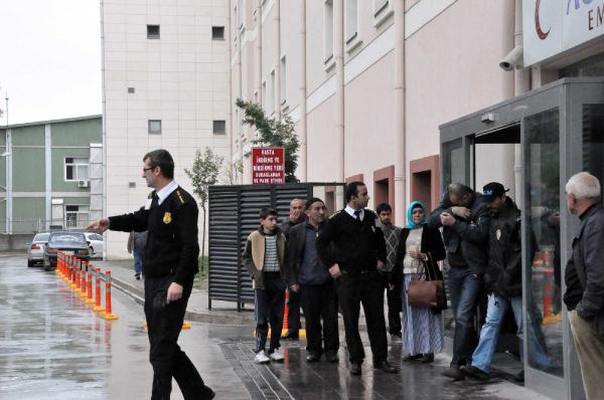 Diyarbakır\'dan İstanbul\'a Esrar Getirirken Yakalandılar