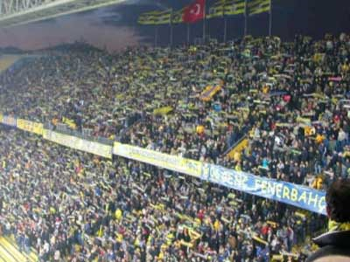 Fenerbahçe\'de Ligde "12. Adam" ile Buluşuyor