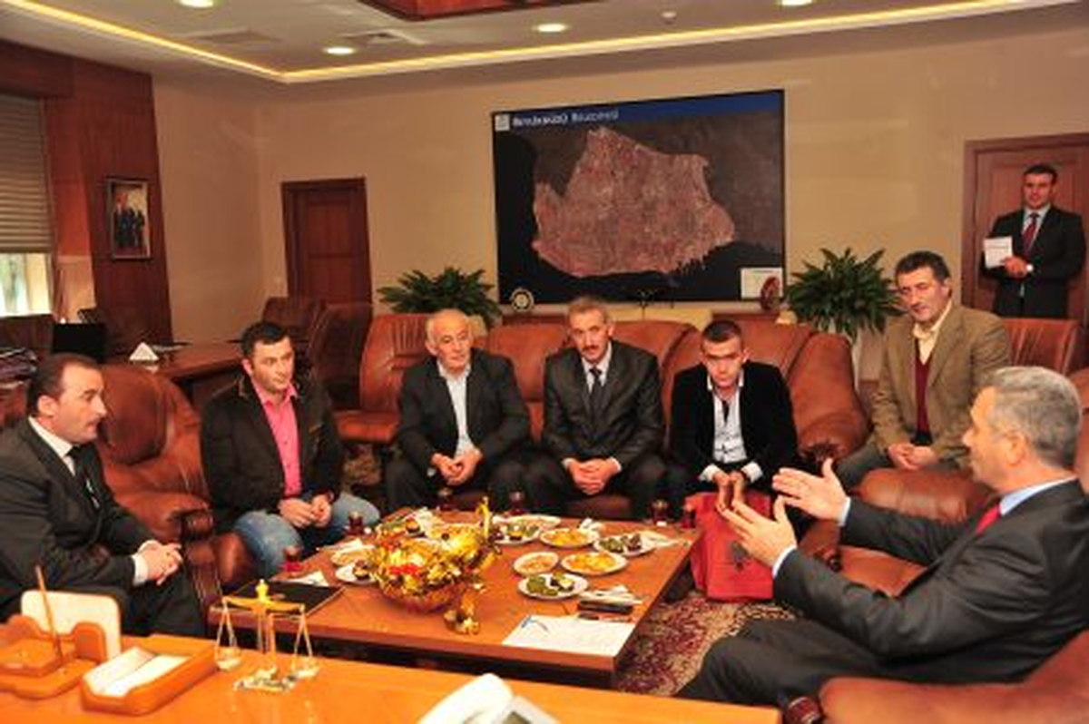 Fiku, Başkan Uzun\'u Ziyaret Etti