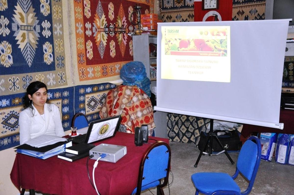 Göreme\'de Çiftçilere İlaçlama Semineri