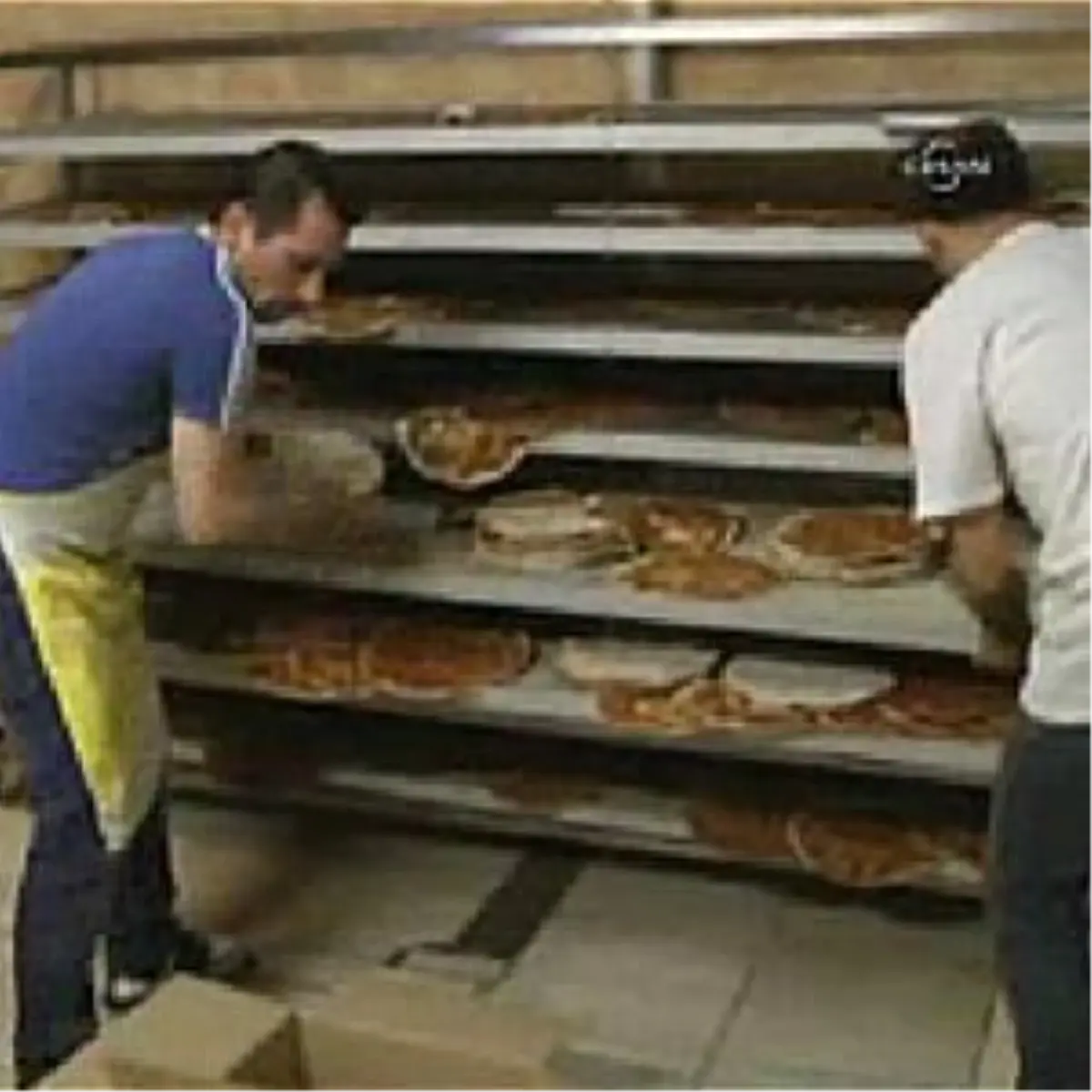 Hollanda\'da Mültecilere 1 Ton Lahmacun Yardımı