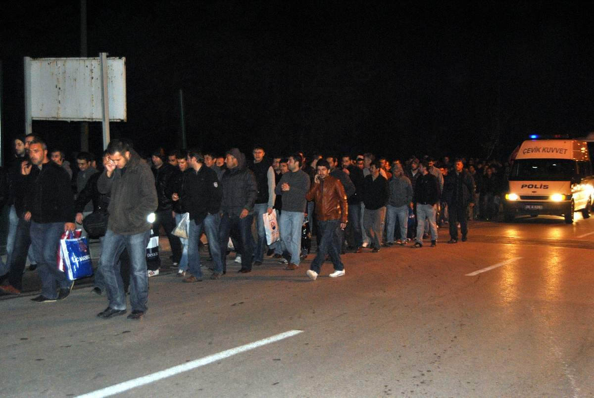 İşçilerden 10 Kilometrelik Yürüyüş