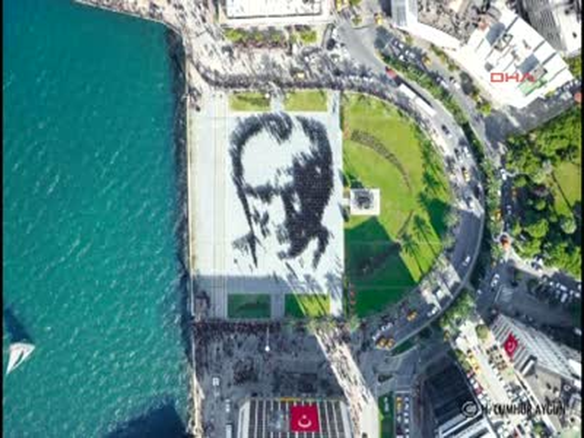 İzmir Ulu Önder Atatürk İzmir\'de Özlemle Anıldı