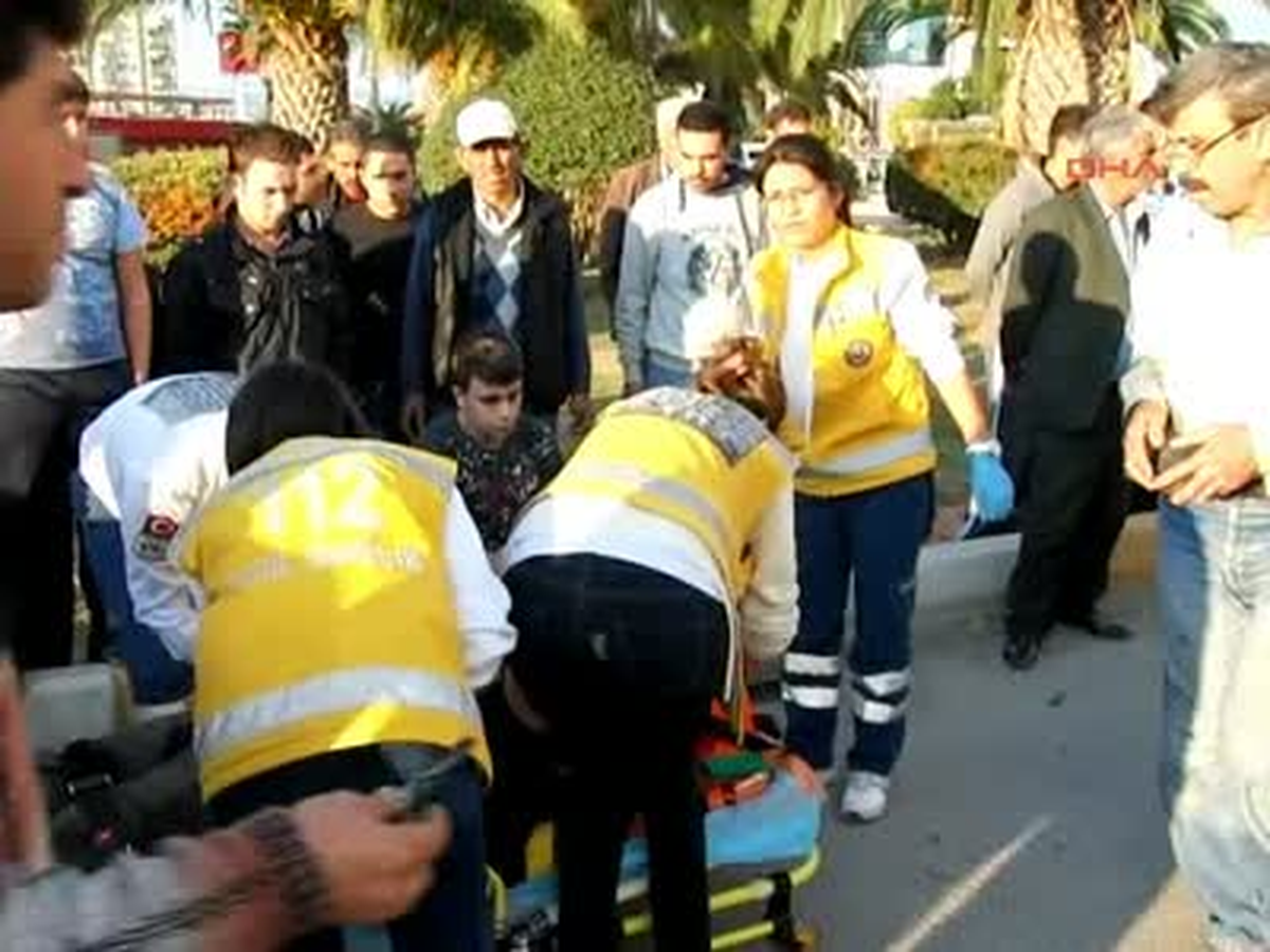 Milas Hasta Taşıyan Ambulans Otomobille Çarpıştı: 2 Yaralı