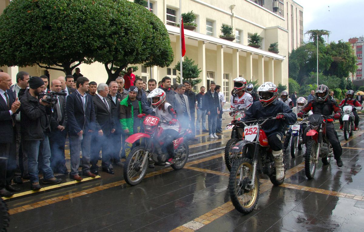 Motorcular Ata\'yı Andı