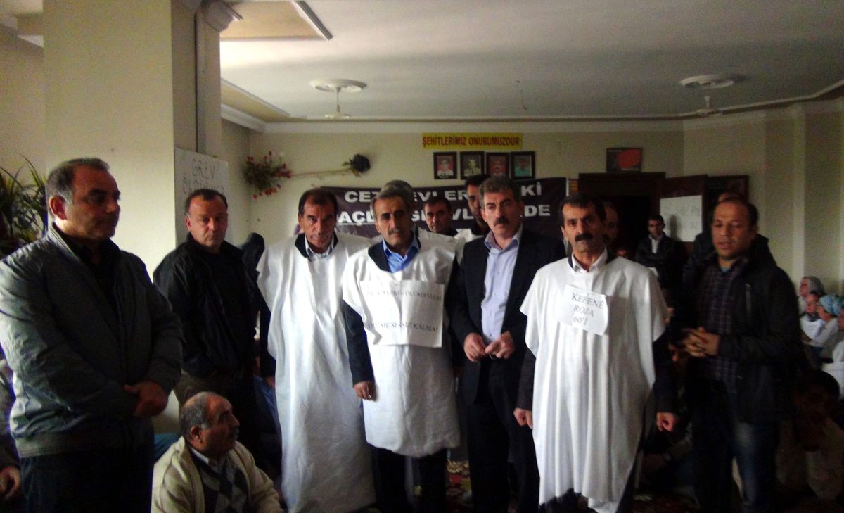 Nusaybin\'de Stk\'lardan Oturma Eylemi ve Açlık Grevi