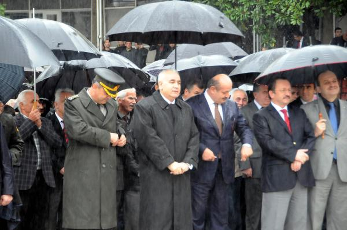 Öğretmenler Korundu, Öğrenciler Islandı