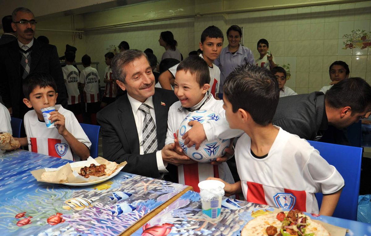 Şahinbey Belediyesi Yuvada Kalan Çocukları Futbol ve Masa Tenisinde Yetiştirecek