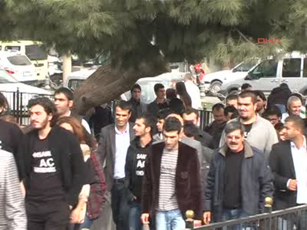 Şanlıurfa Açlık Grevine Siyah Tişörtlü Destek Şanlıurfa\'da, Pkkkck\'lıların Cezaevlerinde Sürdürdüğü...