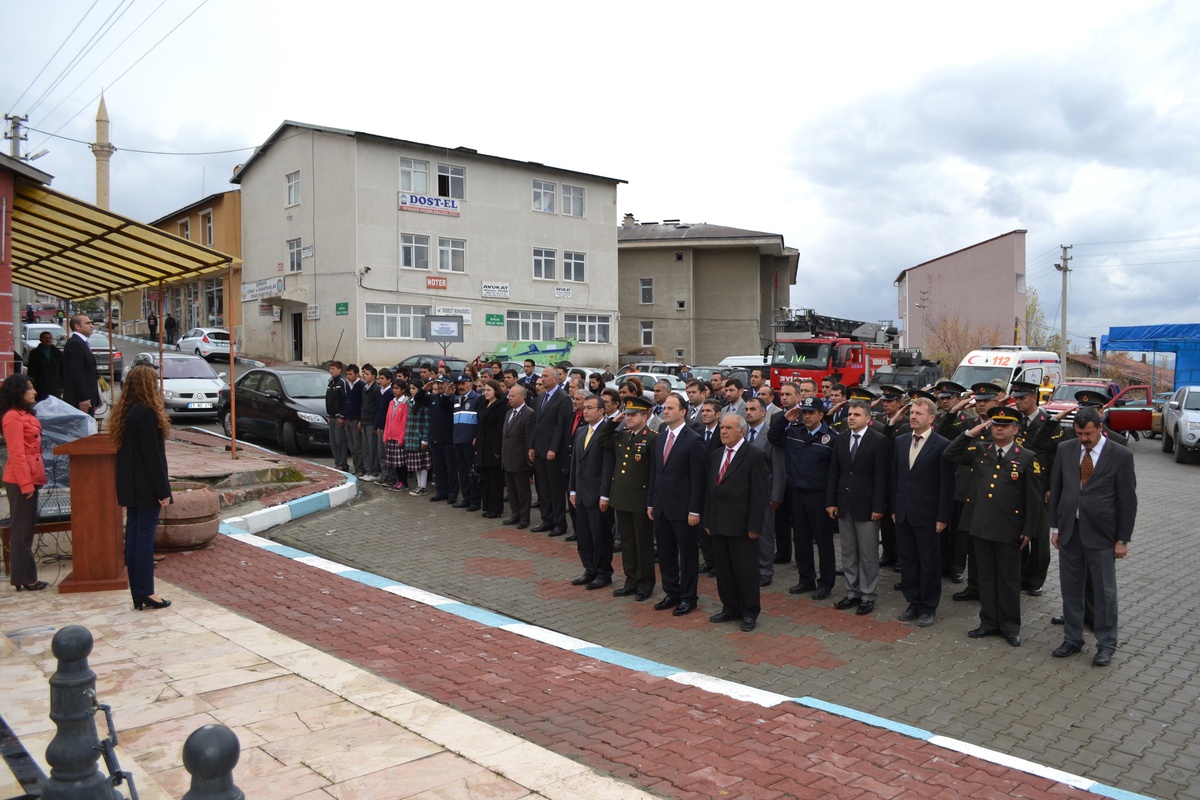Şenkaya\'da Atatürk\'ün Ölümünün 74. Yıldönümü Anılıyor