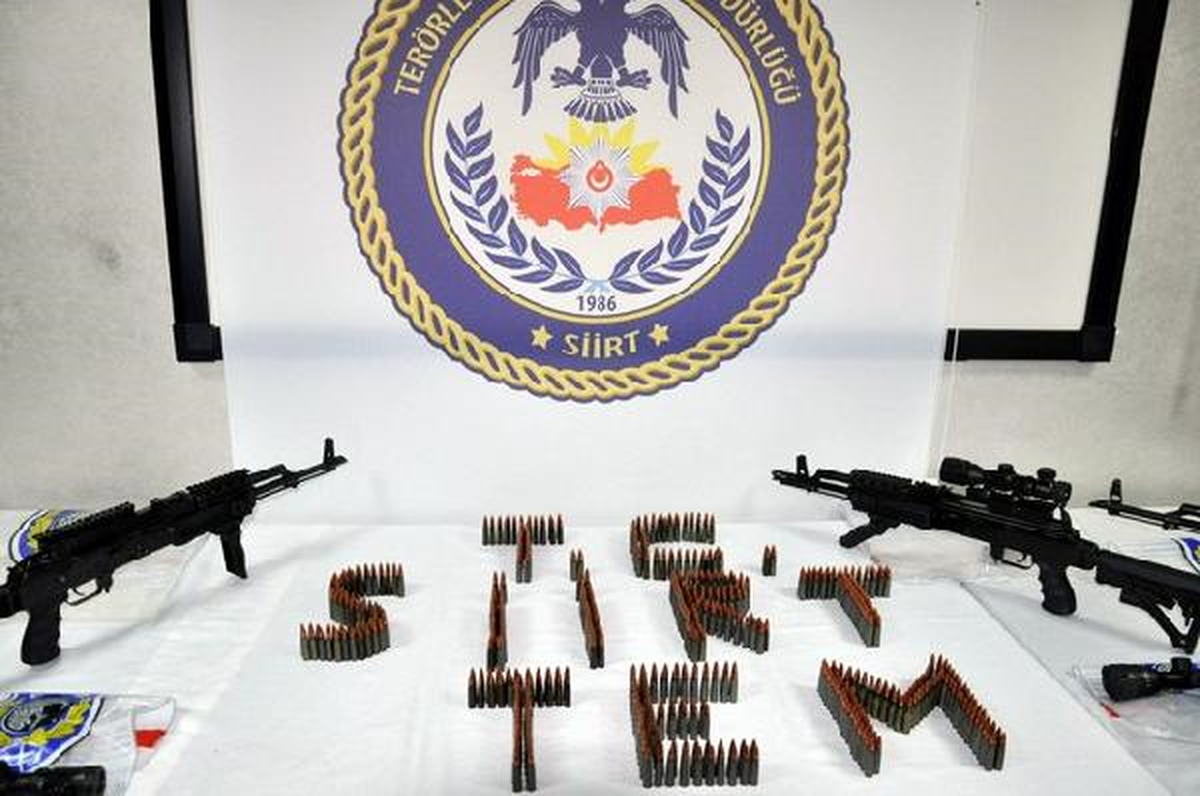 Siirt\'te 10 Kaleşnikof Ele Geçirildi