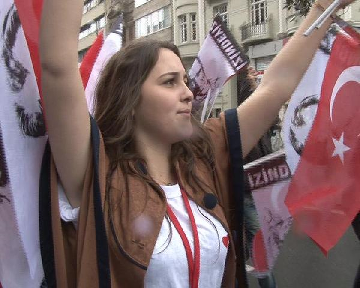 Şişli\'de Atatürk\'e Saygı Yürüyüşü