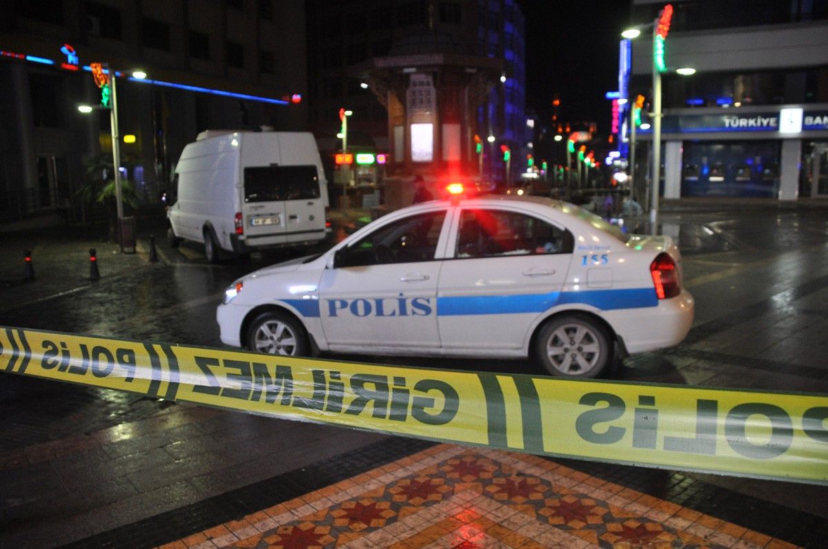 Şüpheli Çanta Fünye ile Patlatıldı