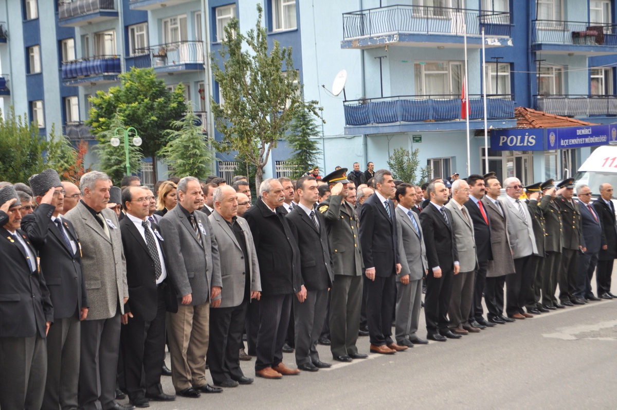 Ulu Önder Atatürk Demirci\'de Törenle Anıldı
