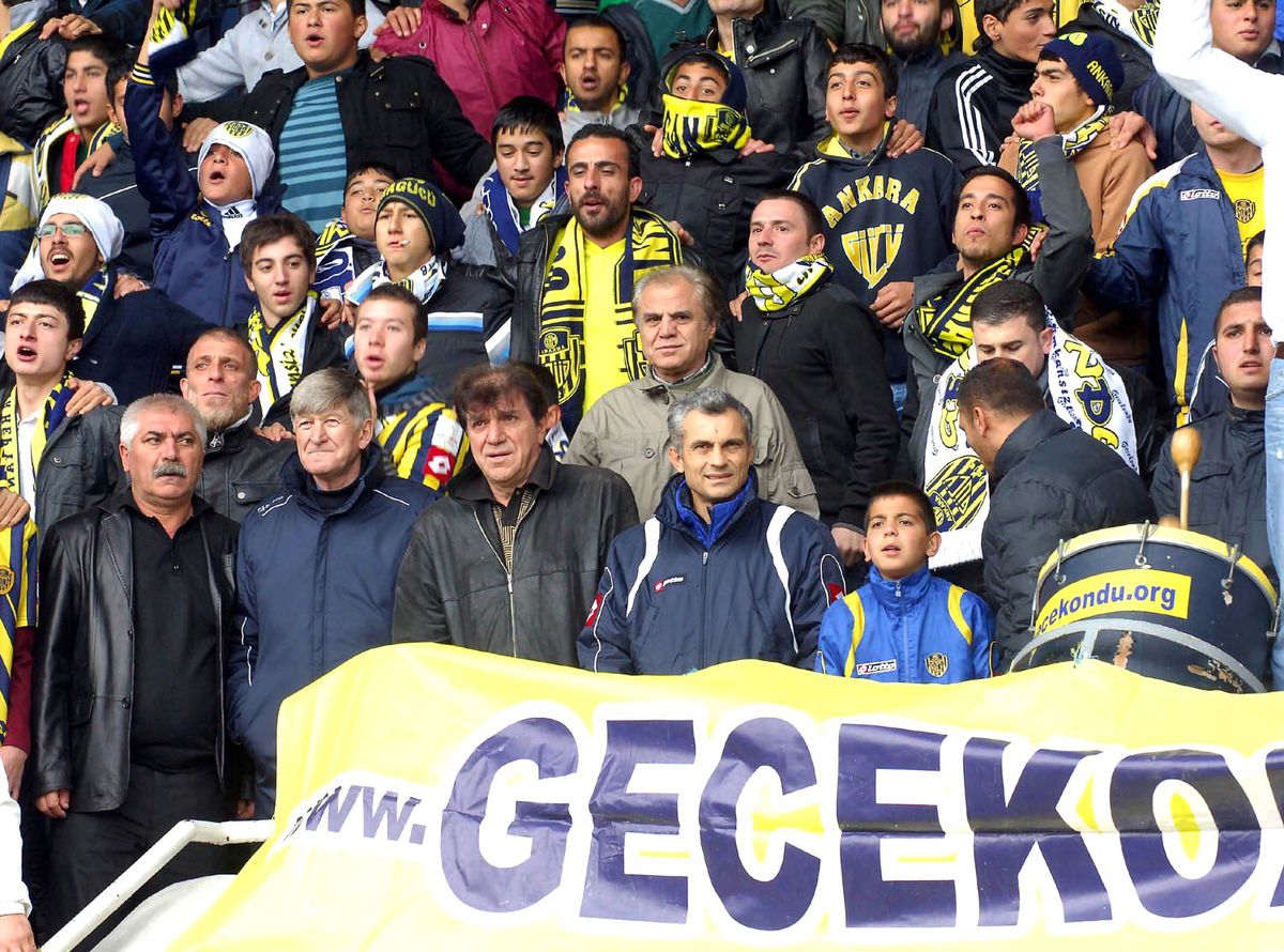 Ankaragücü Tribünlerinde Arbede