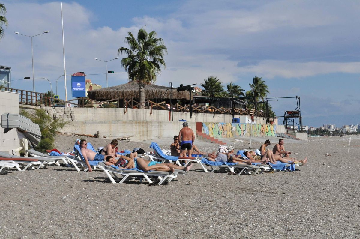 Antalya Plajları Turistlere Kaldı