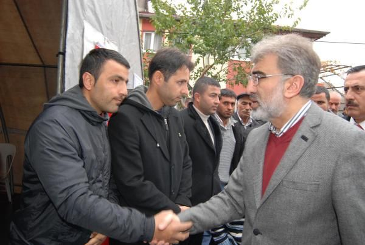 Bakan Yıldız'dan Şehit Ailelerine Taziye