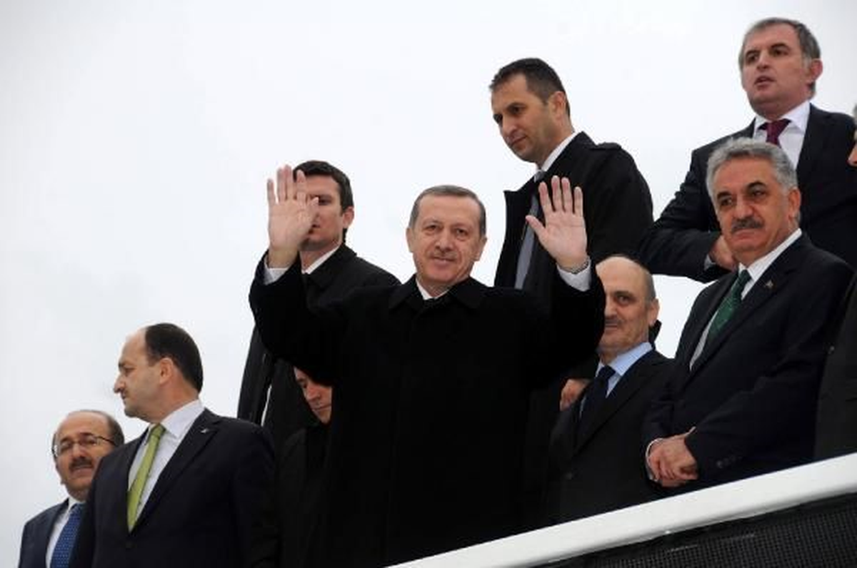 Başbakan Erdoğan Trabzon\'da."Terörle Mücadelemiz Kararlı Bir Şekilde Devam Ediyor, Devam Edecek."