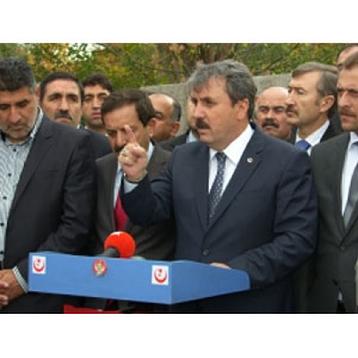 Bbp, Meclis Önünde Büyükşehir Yasasını Protesto Etti