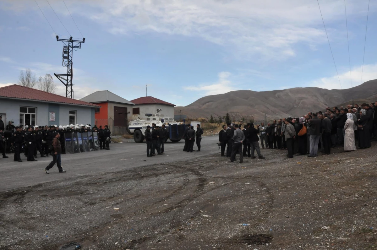 Bitlis\'te Açlık Grevine Destek Eylemine Müdahale
